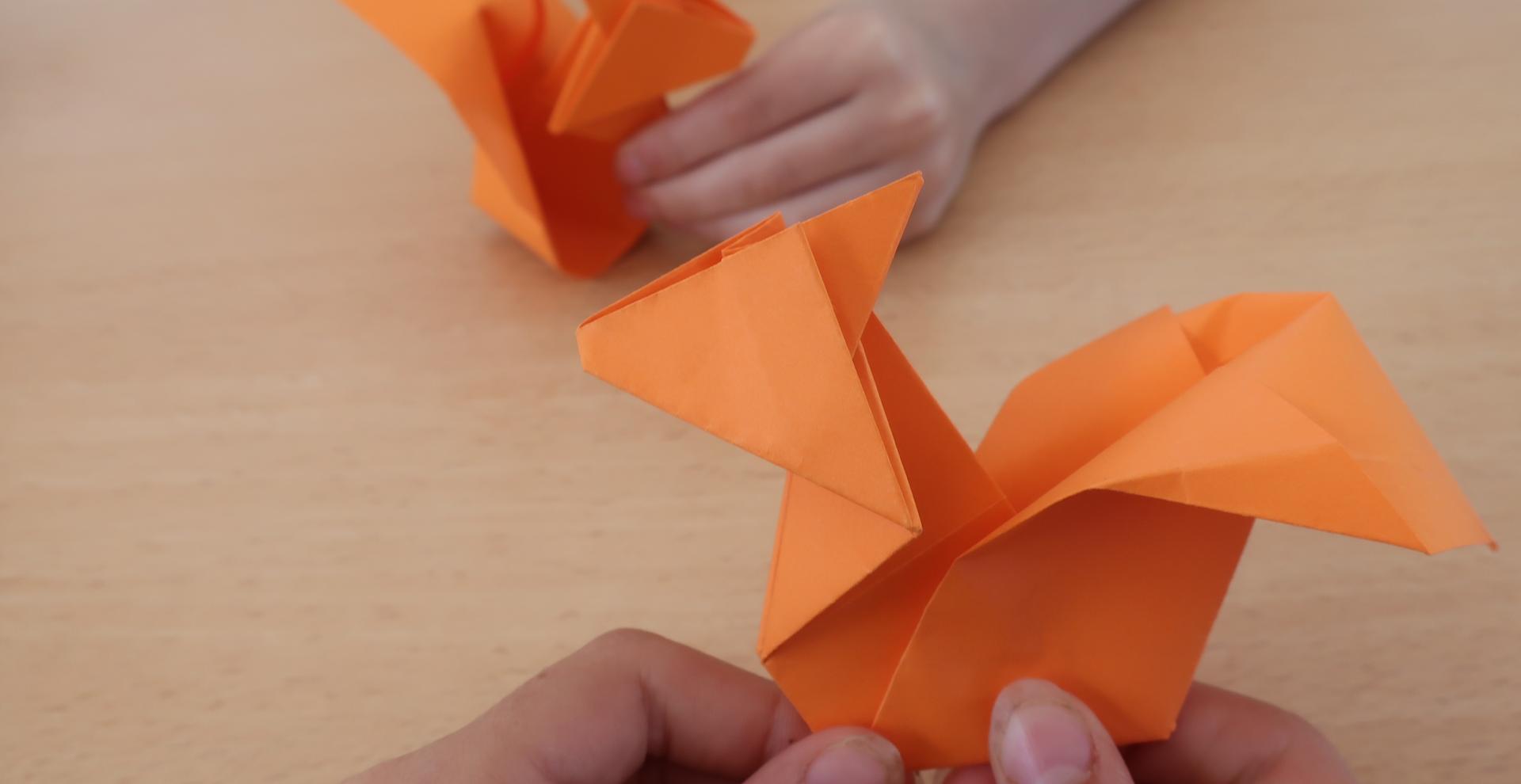écureuil en origami papier orange