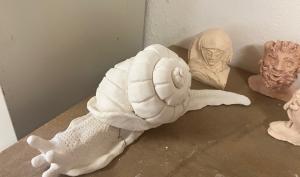 escargot géant en argile blanche