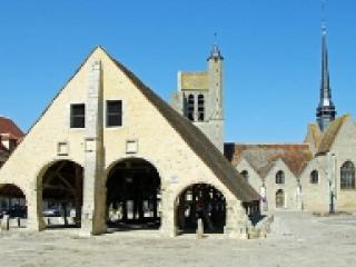 Église et halle Egreville.