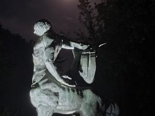 centaure mourant d'Antoine Bourdelle sous la lune