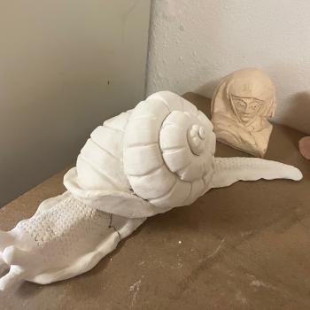 escargot géant en argile blanche