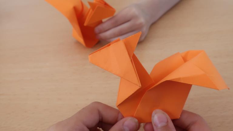 écureuil en origami papier orange